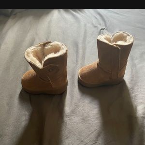 Infant Uggs, size 1, chestnut color, great condition